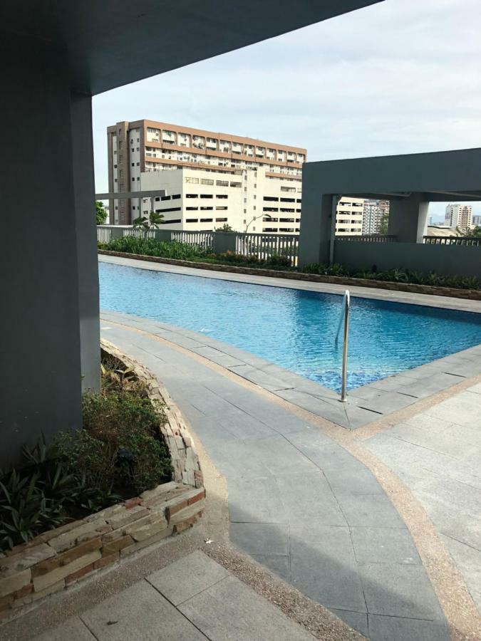 Cubao Manhattan Heights Unit 5A Tower C Ciudad Quezon Exterior foto