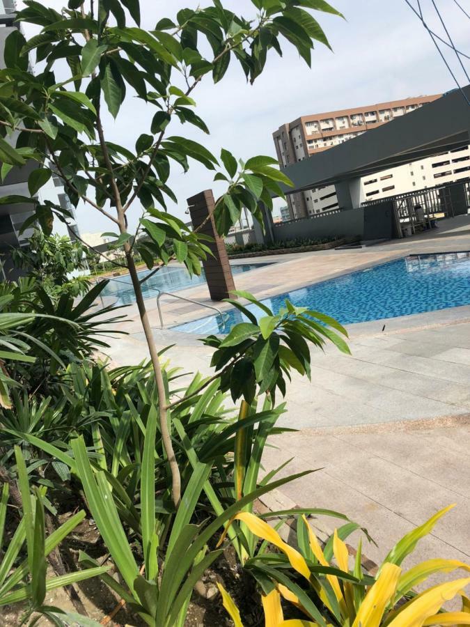 Cubao Manhattan Heights Unit 5A Tower C Ciudad Quezon Exterior foto