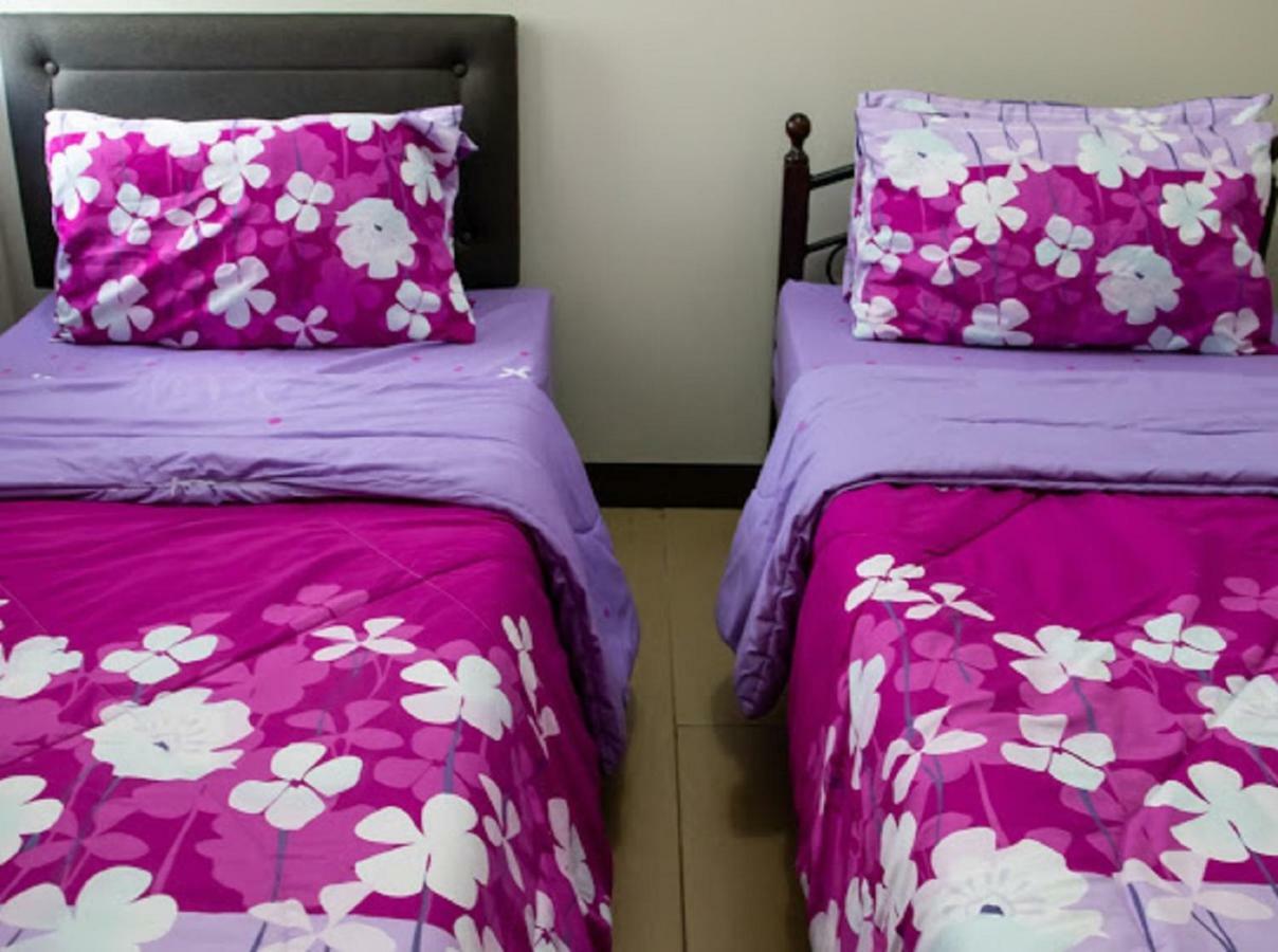 Cubao Manhattan Heights Unit 5A Tower C Ciudad Quezon Exterior foto